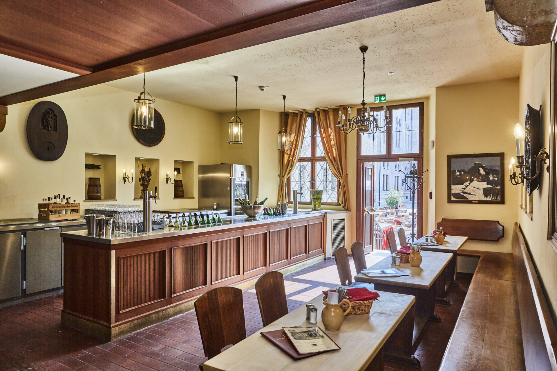 Pfälzer Weinstube München, Residenzstrasse